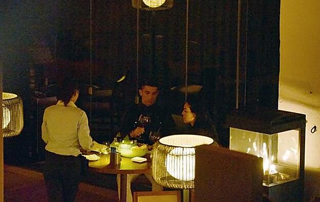 Cristiano Ronaldo junto a Georgina Rodríguez celebraron el cumpleaños en un conocido restaurante de Marbella.