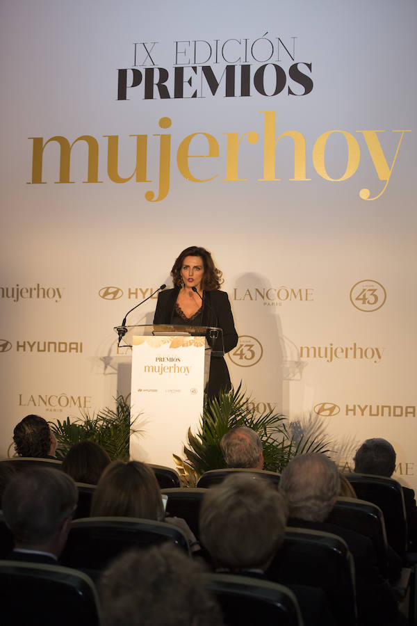 La directora de Taller de Editores, Laura Múgica, durante su discurso en la gala de entrega de los IX Premios Mujerhoy en el Casino de Madrid.