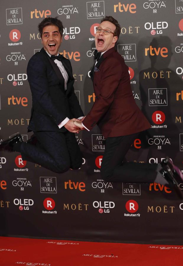 Ernesto Sevilla y Joaquín Reyes, presentadores de los Premios Goya 2018, haciendo de las suyas en la alfombra roja.