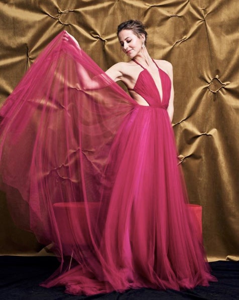 La actriz Irene Escolar con su maravilloso vestido de Santos Costura.