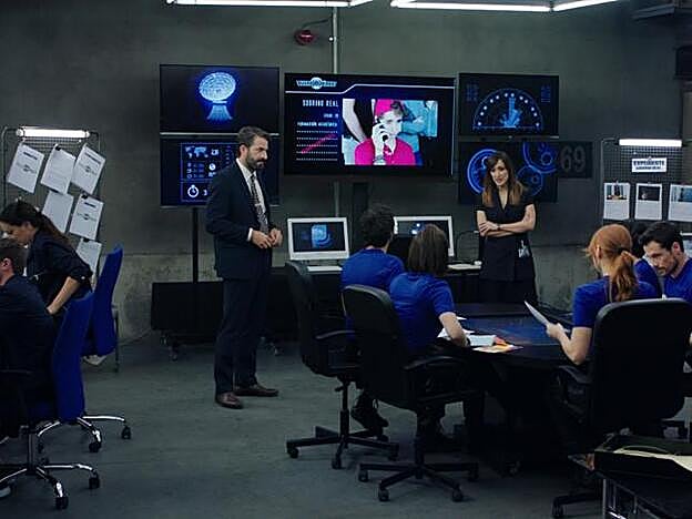 Ana Morgade capitaneando al Cuerpo de élite.