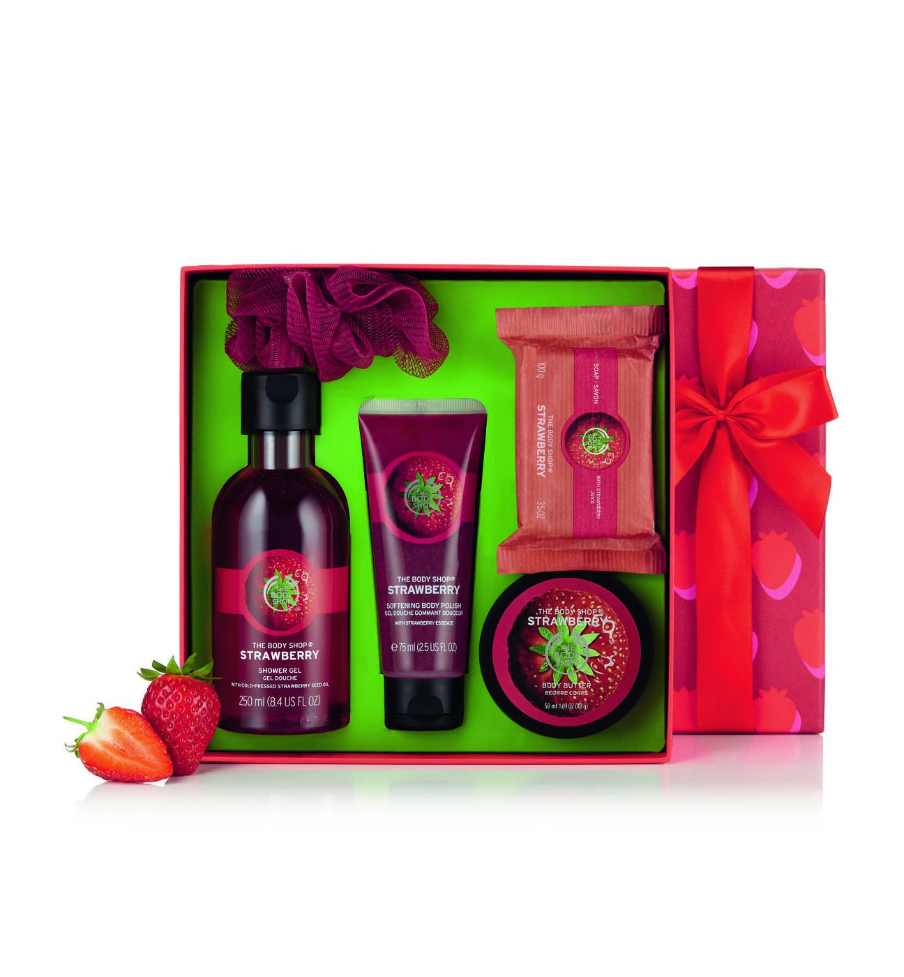 Pack Strawberry Essential Selection de The Body Shop. Un set de regalos de baño con gel de ducha, manteca corporal, exfoliante corporal, jabón y borla de baño. (24€)