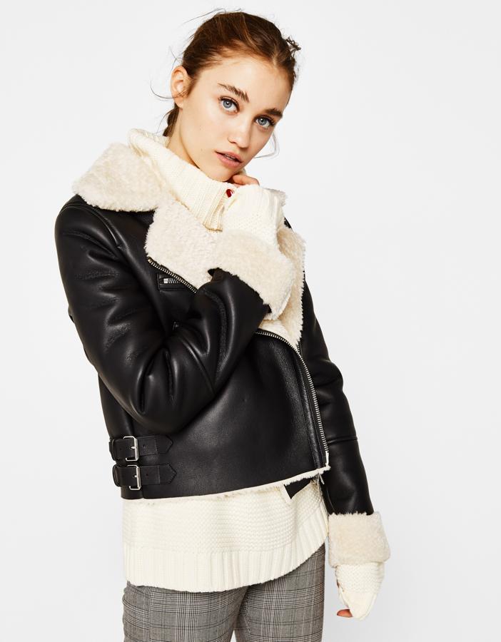 Chaqueta de doble faz de Bershka. Precio: 27,99 euros.