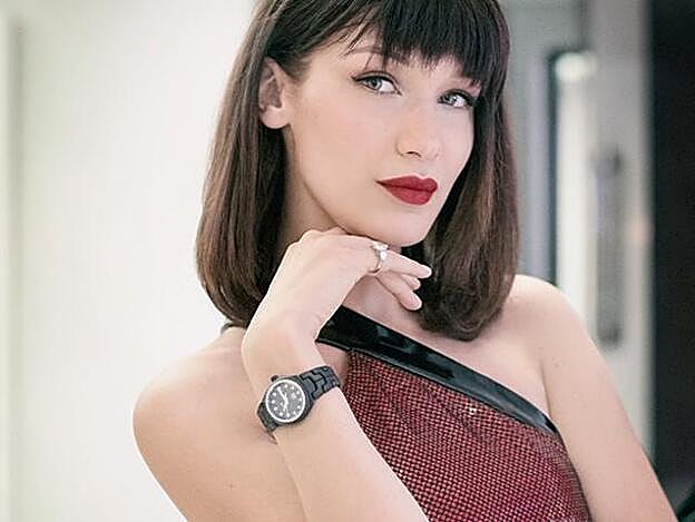 Bella Hadid presentó el reloj en un gran evento en Londres.