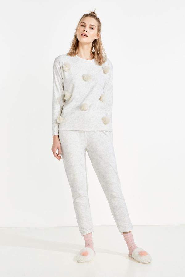Pijama con pompones de Women' Secret. Precio: 19,99 euros.