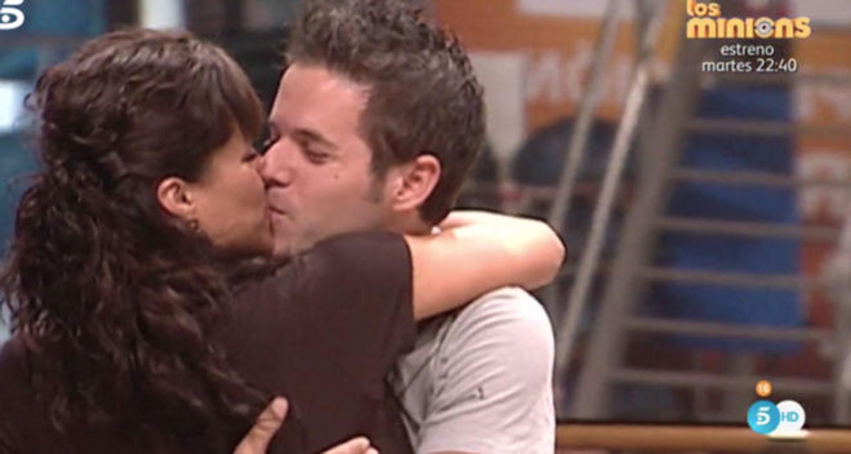 Pablo López recibió la visita en la Academia de la que entoncs era su novia.