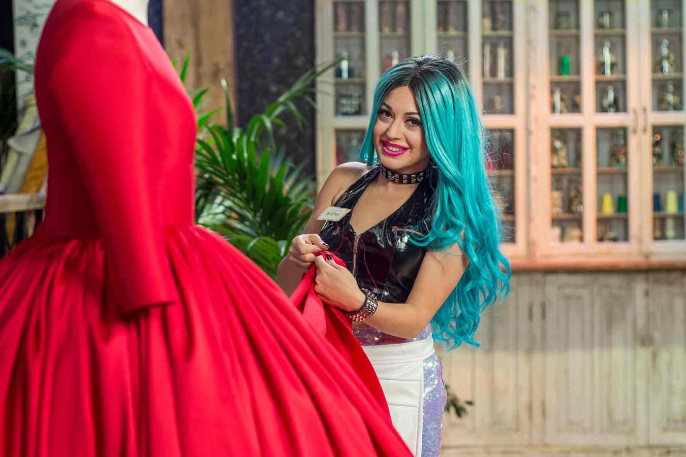 Mahí, granadina y empleada de una gasolinera, participará en 'Maestros de la costura'.