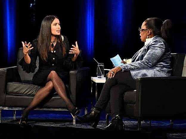 Salma Hayek durante su entrevista con Oprah Winfrey.