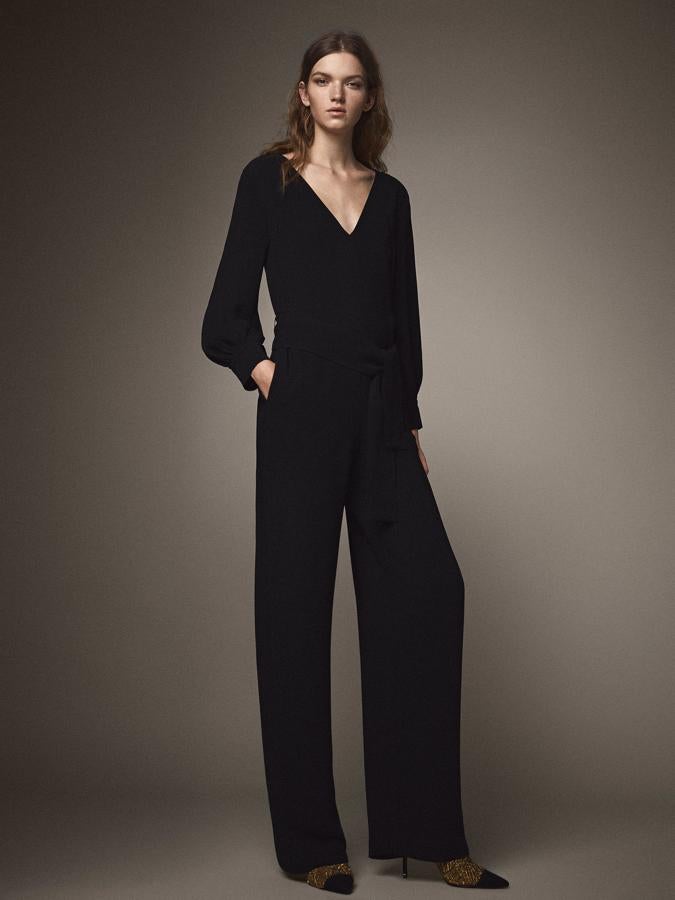Mono negro con detalle de cinturón de Massimo Dutti: 99,95 euros.