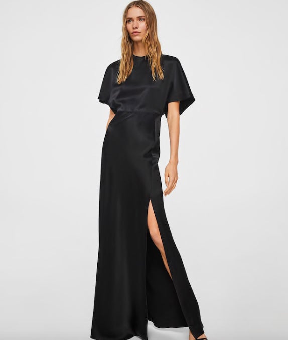 Vestido satinado con raja en la pierna de Mango: 89,99 euros.