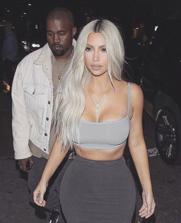 Kim Kardashian y Kanye West se dedican continuas muestras de amor.