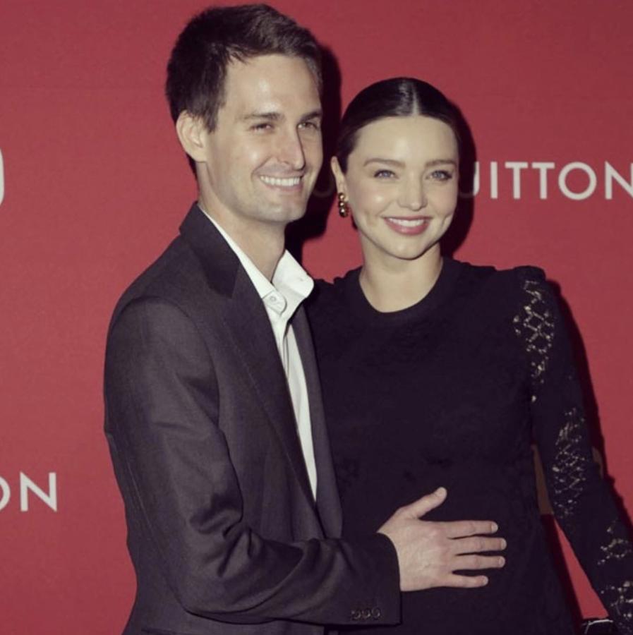 Miranda Kerr está completamente enamorada de su marido y, siempre que tiene ocasión, sube una foto junto a él.