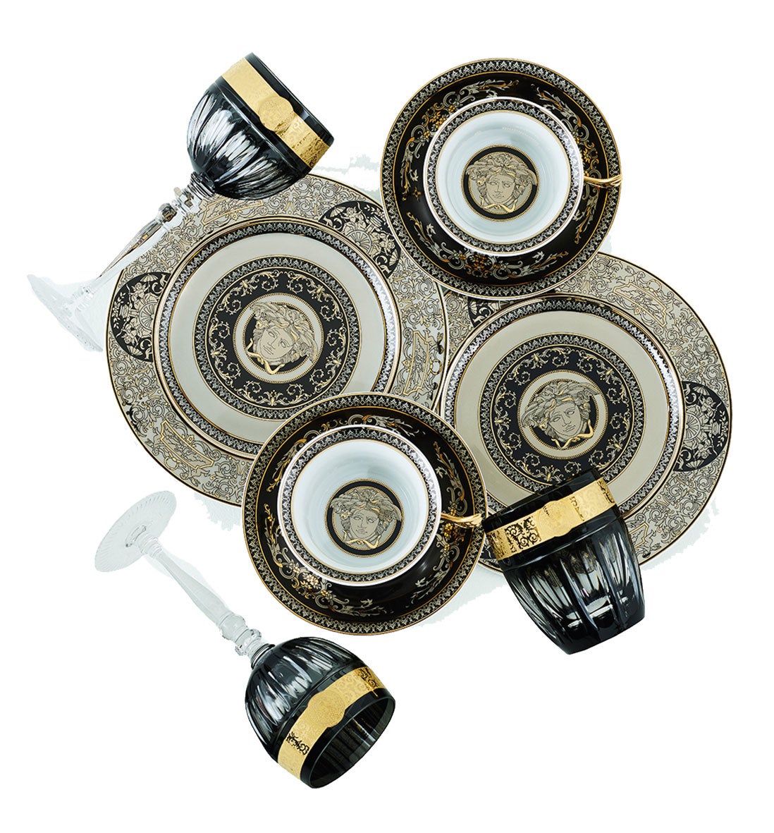 Gianni Versace, en 1992, inició una colaboración con la prestigiosa firma Rosenthal para diseñar y comercializar vajillas, cristalerías... La colaboración ahora celebra su 25 aniversario y con este motivo, han presentado una serie de reediciones.