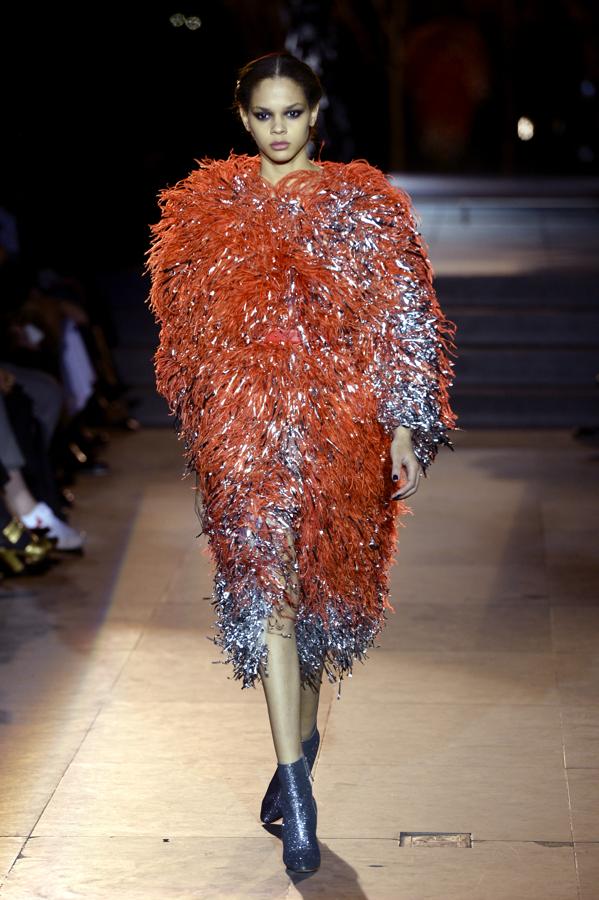 Detalles de la última colección de Carolina Herrera como directora creativa de su firma, durante el desfile en la Semana de la Moda de Nueva York.