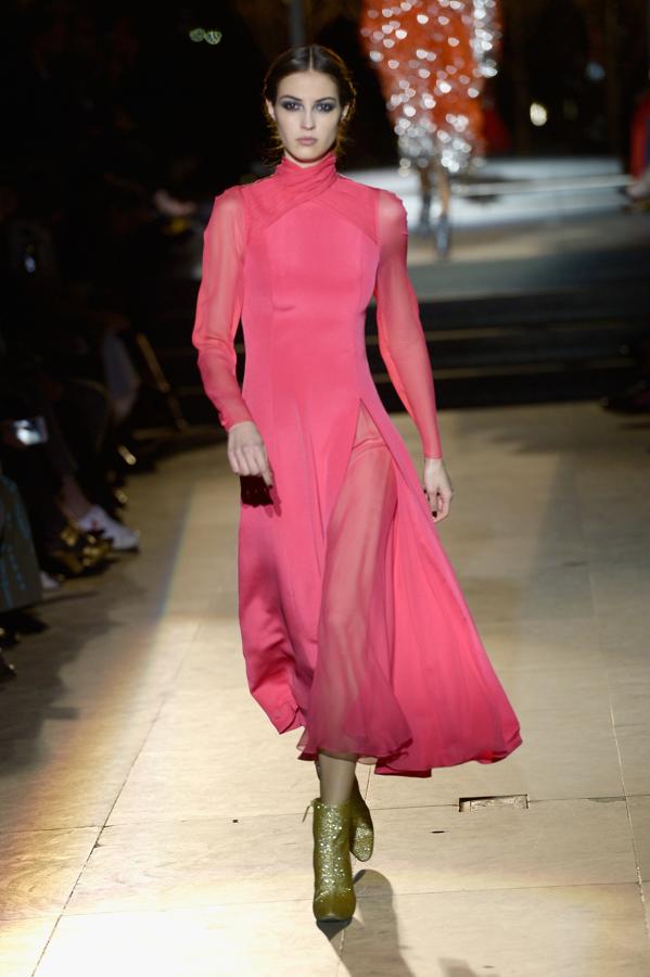 Detalles de la última colección de Carolina Herrera como directora creativa de su firma, durante el desfile en la Semana de la Moda de Nueva York.