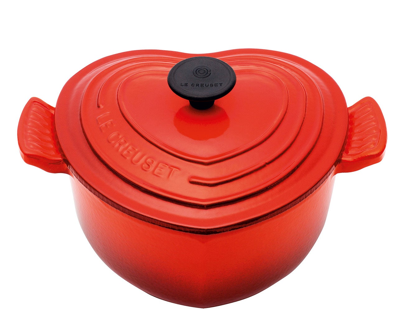 Le Creuset va a cumplir 100 años de historia, pero sus míticas cocottes también se presentan con formas irónicas. lecreuset.es.