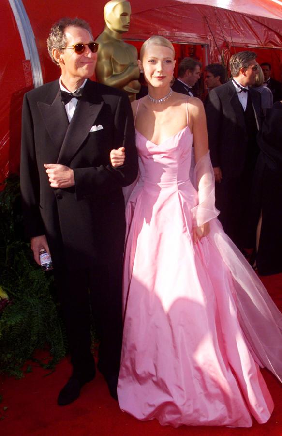 Este vestido de Ralph Lauren ya es historia de los Oscar. Con él, Gwyneth Paltrow ganó el Oscar a la Mejor Actriz por 'Shakespeare in love' en 1999.