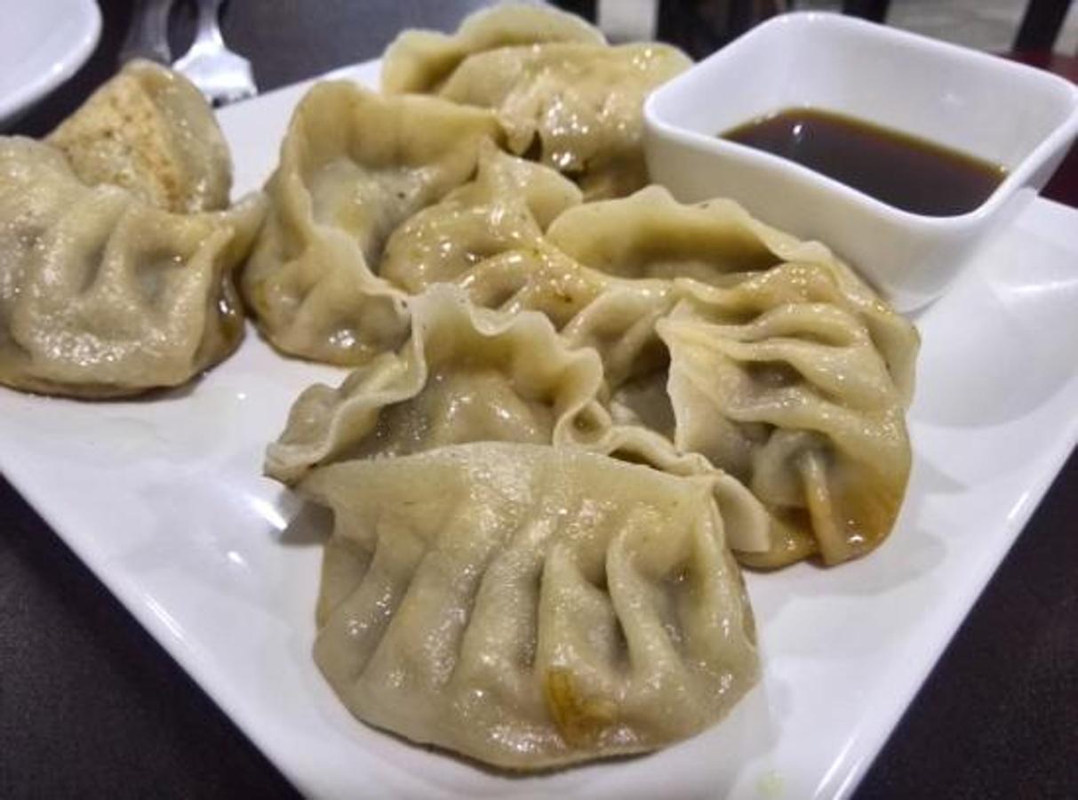 Otro clásico chino madrileño es el Jin Jin. A escasos metros del anterior, sus gyozas y sus dimsum caseros merecen hacer parada en la Calle San Bernardino, 1... con el estómago vacío.