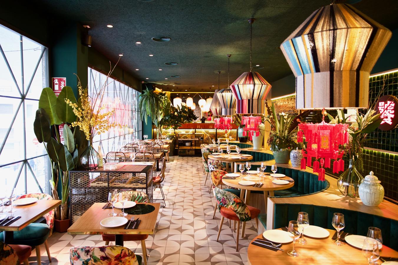 El Buda Feliz (Calle Tudescos, 5), el restaurante chino más antiguo de Madrid (abrió en el año 1974), comienza una nueva etapa que se refleja en una redecoración completa del local, que ahora es de lo más 'instagrameable', y en una nueva propuesta gastronómica basada en originales platos de comida callejera típica de China que, sin embargo, son prácticamente desconocidos para el público de nuestro país.