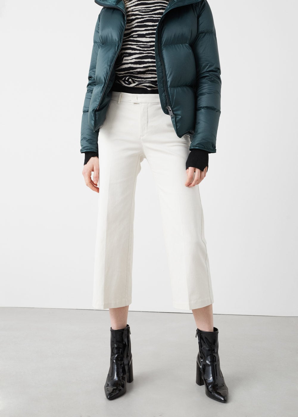 Pantalón cross de algodón de Mango Outlet: 6,50euros.