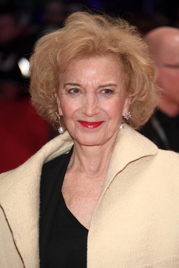 La actriz española Marisa Paredes, con labios rojos y sombras marrones.