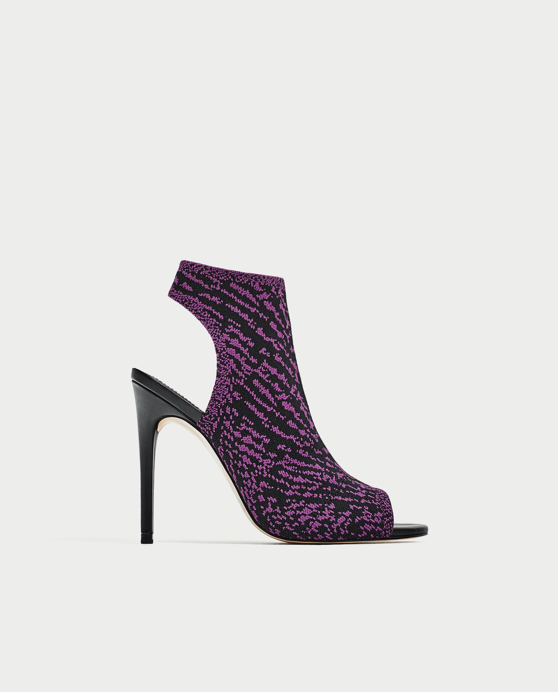 Sandalias abiertas de tacón de Zara: 9,99 euros.