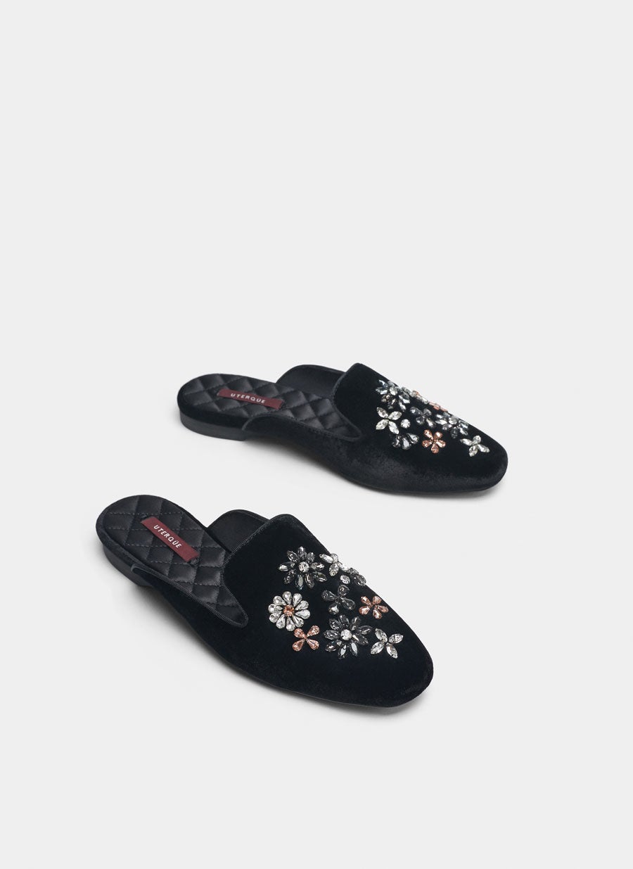 Babucha de terciopelo de Uterqüe: 39,95 euros.