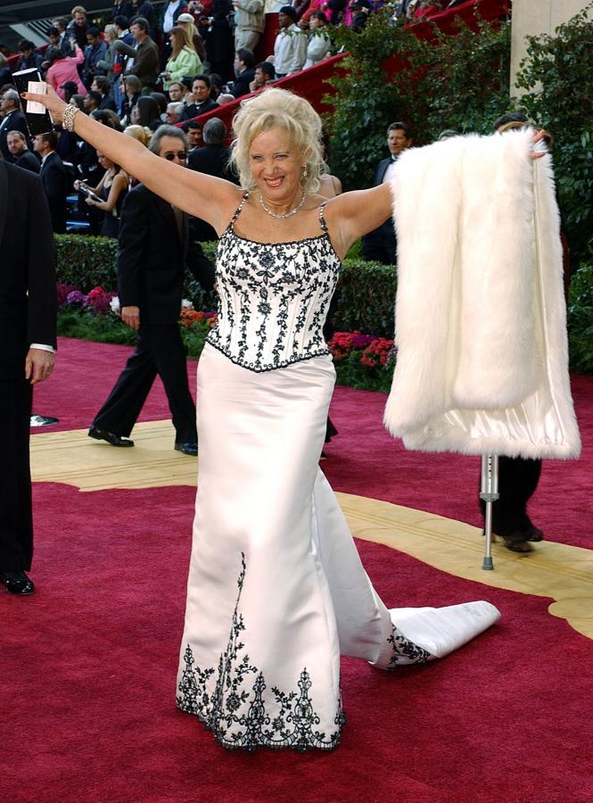 En 2004 Sally Kirkland recicló el cojuntito tan mono que llevó a la boda del hijo de su vecina la del octavo b escalera derecha.