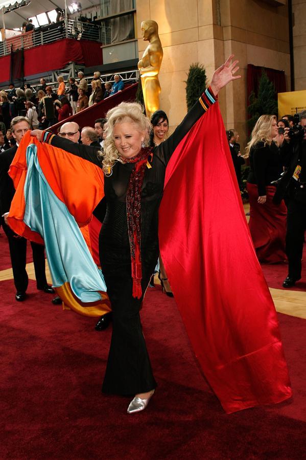 En 2007, Sally Kirkland recicló el disfraz de los Carvales de Badajoz de 1983. Y el resultado es... ¡carnavalesco!