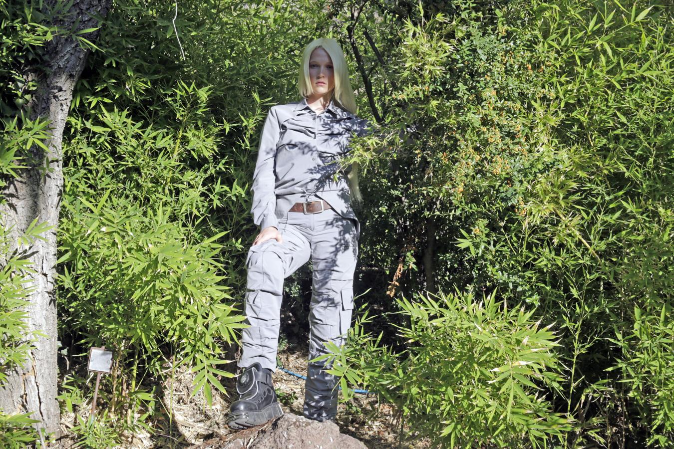 La firma española Maria Ke Fisherman tampoco ha escapado a esta tendencia y en la Mercedes Benz Fashion Week de Madrid presentó un dos piezas con bolsillos