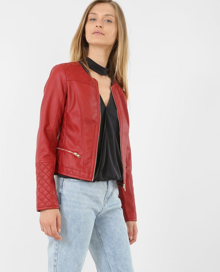 Chaqueta de cuero roja, disponible en más colores, de Zalando: 199,95 euros.