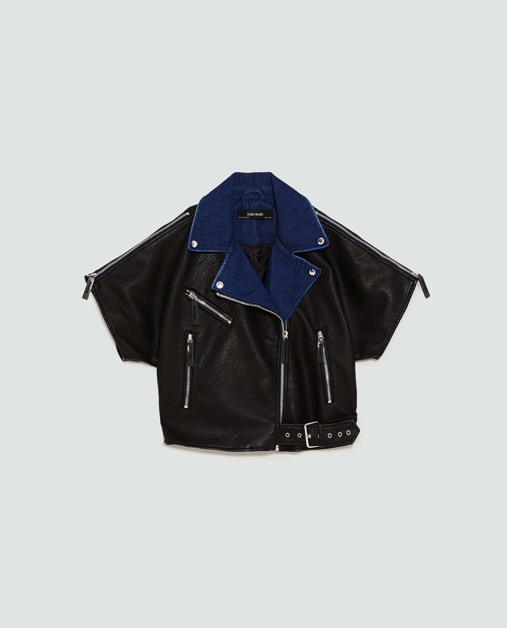 Cazadora efecto piel con hombreras y volante, de Zara: 29,95 euros.