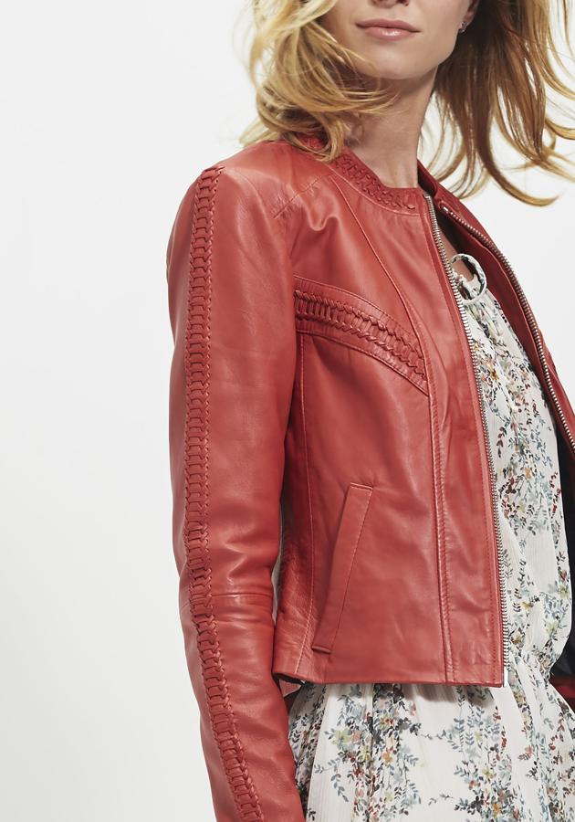 Chaqueta de cuero roja de Ikks: 190 euros.