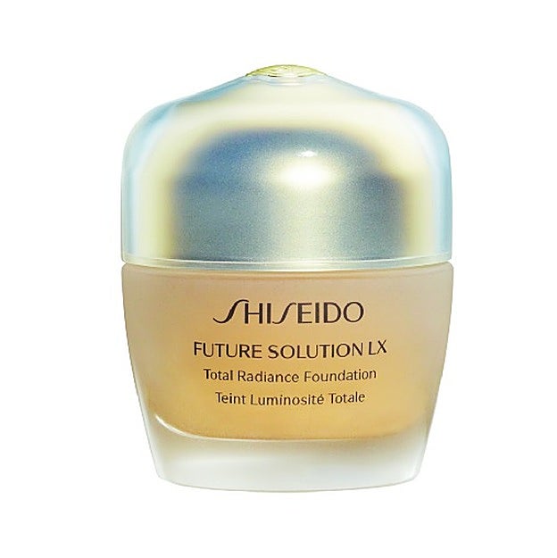 Future Solution LX Radiance Foundation de Shiseido (105 €).