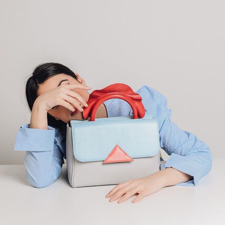 Eclécticos, los bolsos de Tita Madrid tiene un denominador común: son los más alegres del mercado. Tienen sello español y se pueden adquirir en su tienda online