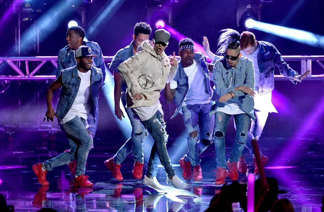 Y la ropa con manchas rojas como si hubiera estado en los San Fermines o en la Tomatina de Buñol. Se va a enterar cuando tenga que lavar la sudadera...