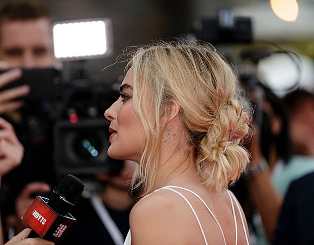 Galería. Margot Robbie con moño desenfadado en la presentación de 'I, Tonya' en Sydney.