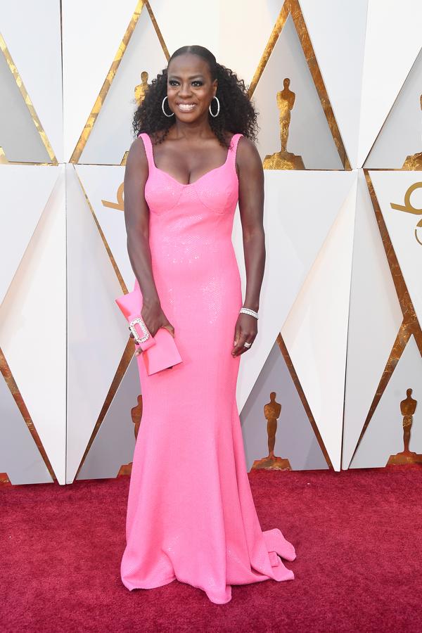 Viola Davis estaba radiante con un vestido rosa Barbie de Michael Kors