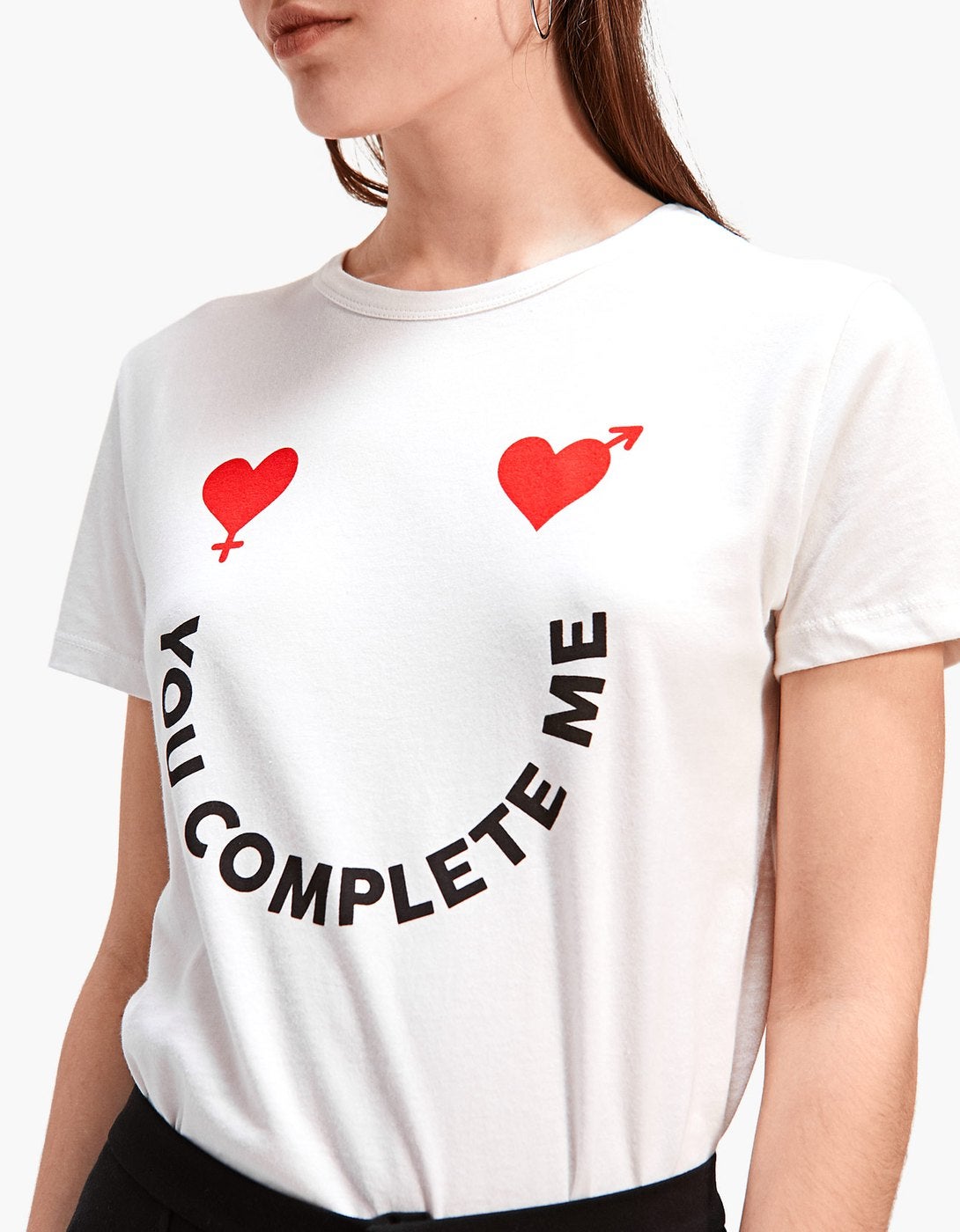 Camiseta con mensaje de Stradivarius: 5,99 euros.