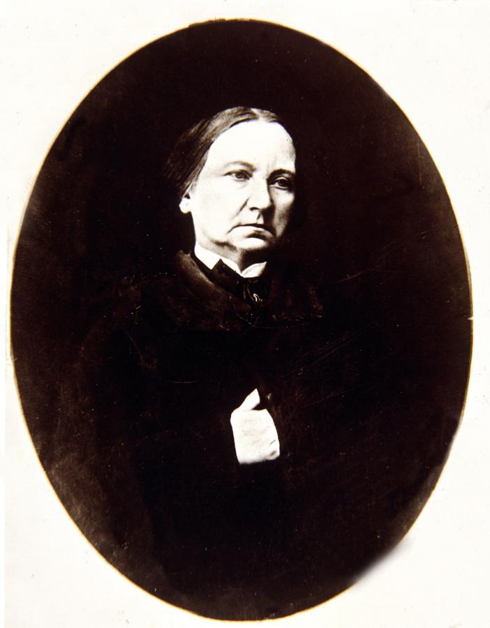 Concepción Arenal es una de las pioneras del feminismo español. Se disfrazaba de hombre para acudir a la Facultad de Derecho y realizar discursos progresistas y liberales.