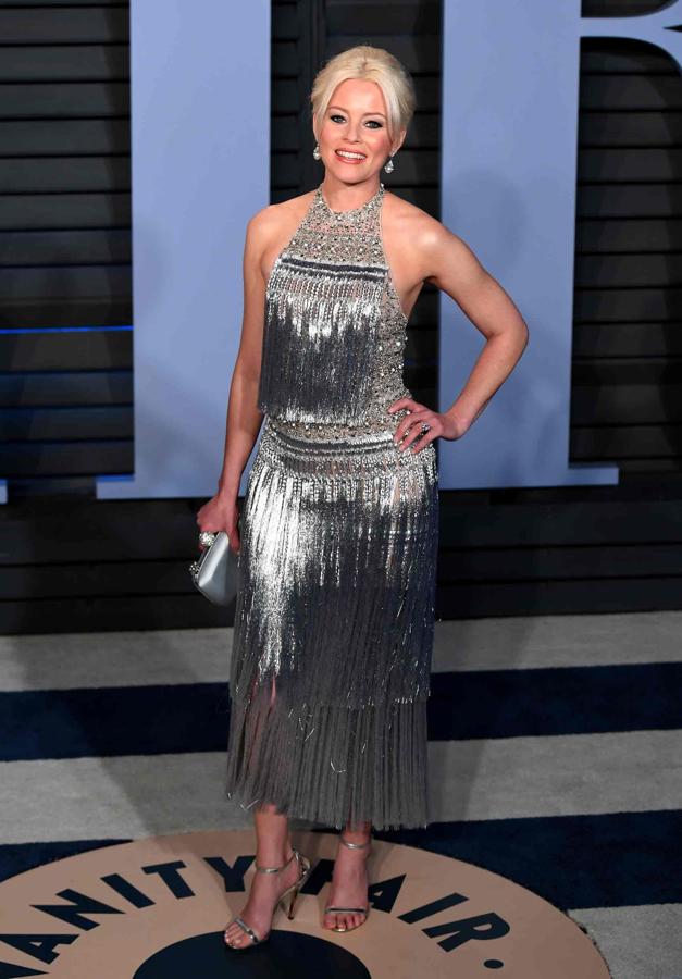 Elizabeth Banks instantes antes de disfrutar de la fiesta de 'Vanity Fair' con motivo de los Premios Oscar 2018.