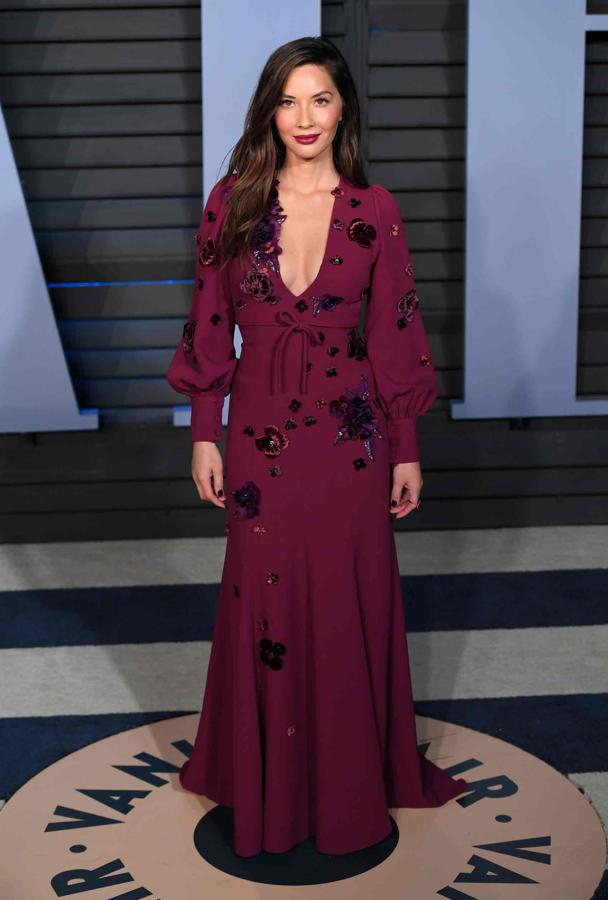 Si se preguntaban por qué Olivia Munn no estaba en la alfombra roja de los Premios Oscar 2018, la razón es que estaba en la fiesta organizada por 'Vanity Fair'.