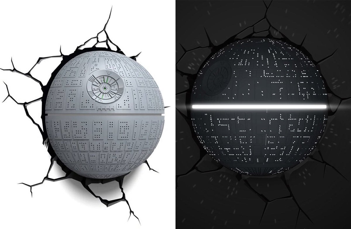 Y retomando la idea de la lámpara para su rincón favorito de la casa, esta ‘Lámpara 3D de la Estrella de la Muerte’ no pasará desapercibida. 58€