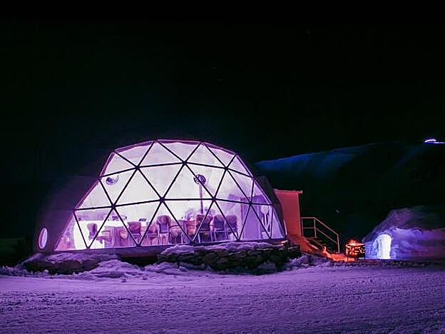 Alójate en un hotel Iglú con Aladinia.