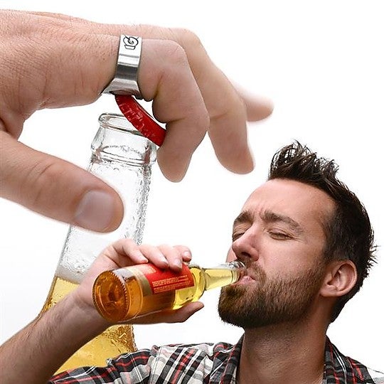 Anillo abrebotellas de curiosee.es: 4,99 euros.