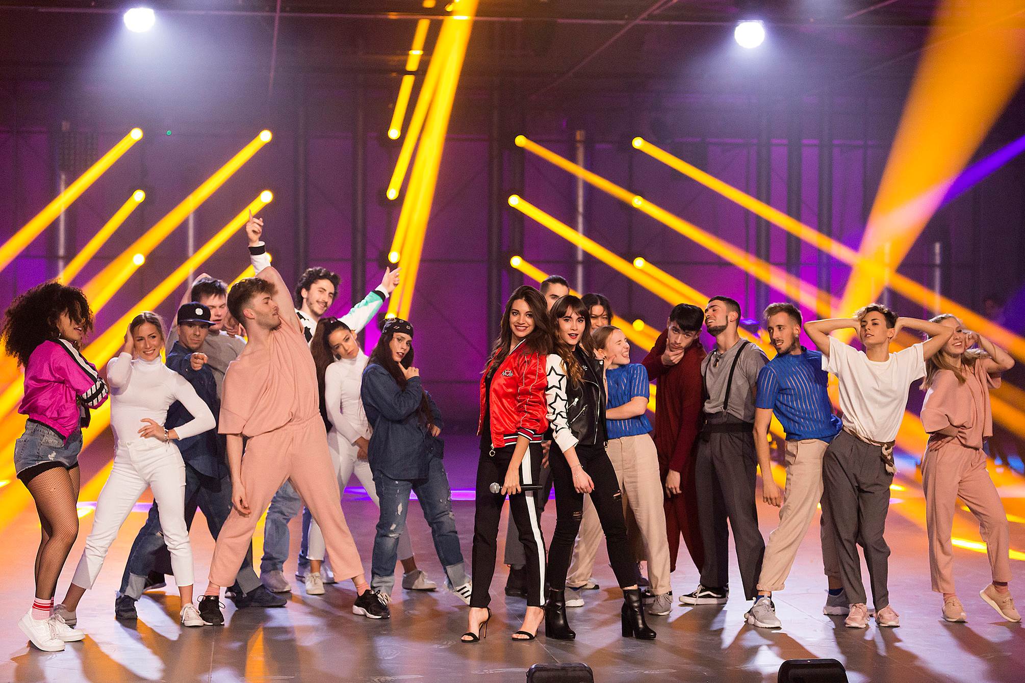 Imagen de la primera gala de 'Fama, a bailar', el nuevo programa de baile de Movistar+. Actuación de Anita Guerra y Aitana.