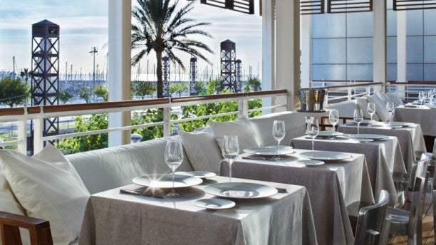 La enoteca del chef Paco Pérez está situada en el mismo puerto de Barcelona y más concretamente en el Hotel Arts. Una buena opción si lo que buscas es deleitar tu paladar.