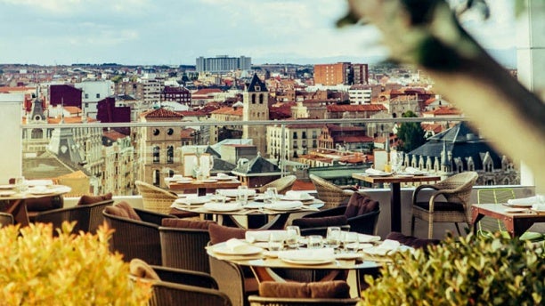 La terraza más bonita de León es la de la azotea del restaurante Nimu. ¿Quién no disfrutaría de una cenita con esas vistas?