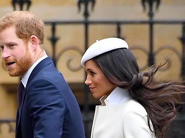 Meghan Markle y el príncipe Harry en el Día de la Commonweath. En esta imagen se aprencian las mechas cobrizas de la melena de la ex actriz.
