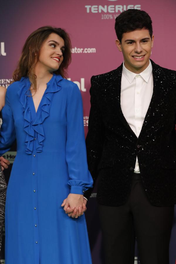 Sin duda,  Amaia y Alfred son la pareja sentimental y artística del momento . Nos encanta el vestidazo azulón de Dolores Promesas que se ha puesto nuestra representante en Eurovisión (y nos morimos de amor con su forma de mirar a Alfred...).